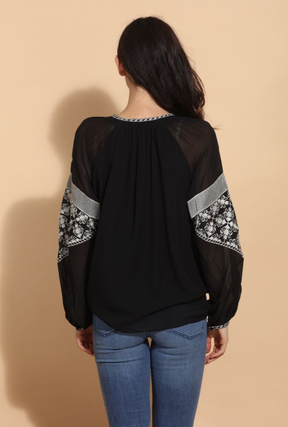 EMBROIDERED TOP W/ TIE NECK 542