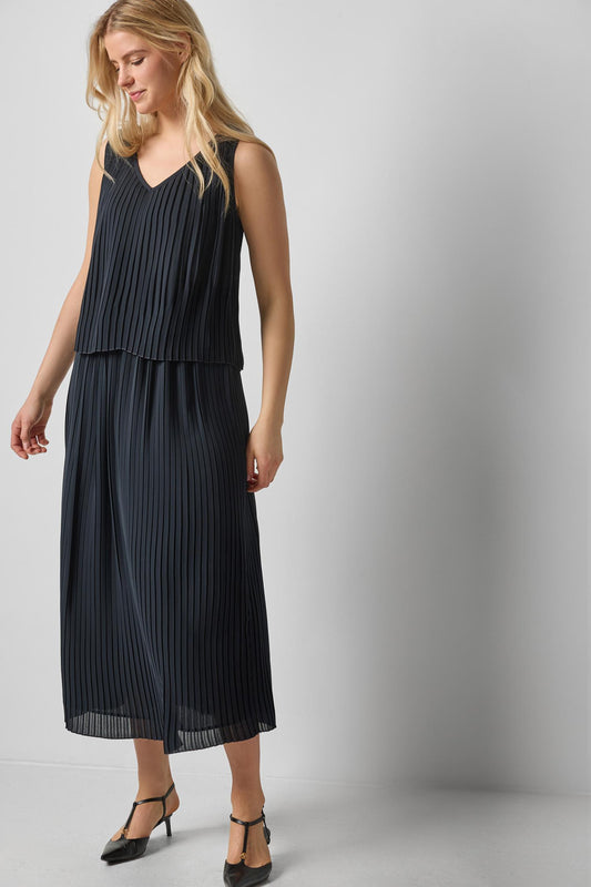 PLEATED V NECK SHELL PA3157