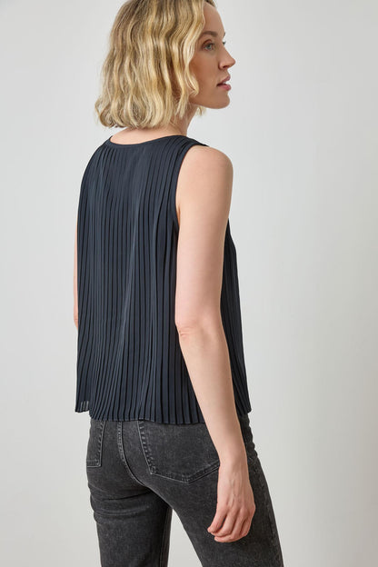 PLEATED V NECK SHELL PA3157
