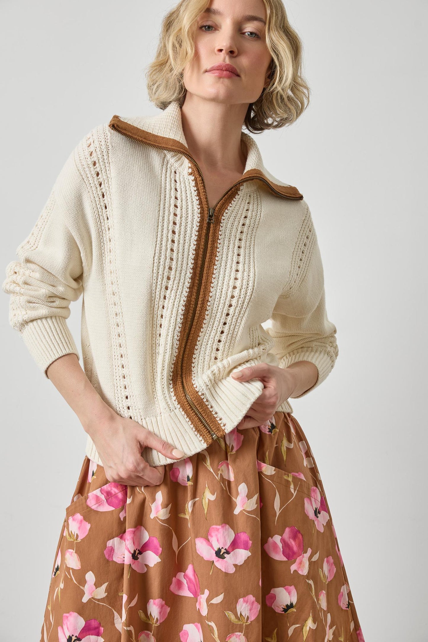 CONTRAST COLLAR ZIP CARDIGAN  PA3502