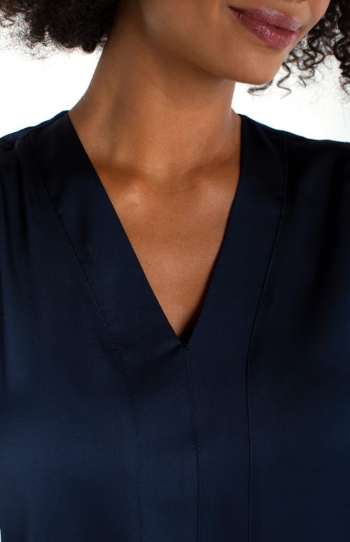 SLEEVELESS V NECK WOVEN TOP LM8K27PS6