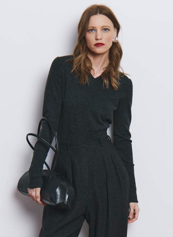 V NECK W/ HIGH CUFFS R14352